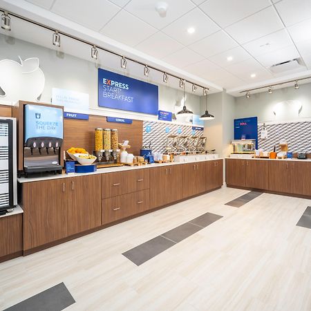 Holiday Inn Express & Suites - Fort Myers Airport By Ihg Eksteriør billede