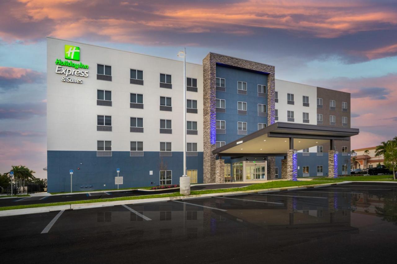 Holiday Inn Express & Suites - Fort Myers Airport By Ihg Eksteriør billede