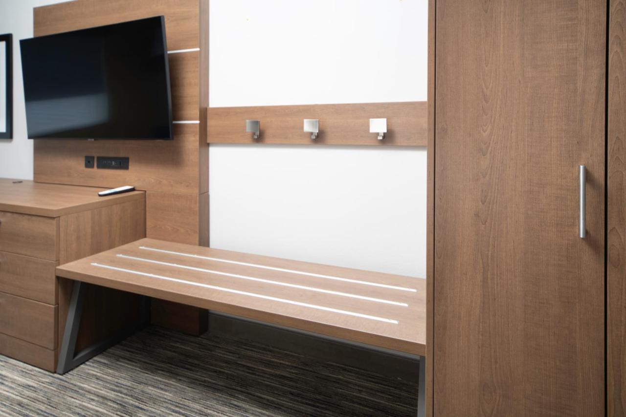 Holiday Inn Express & Suites - Fort Myers Airport By Ihg Eksteriør billede