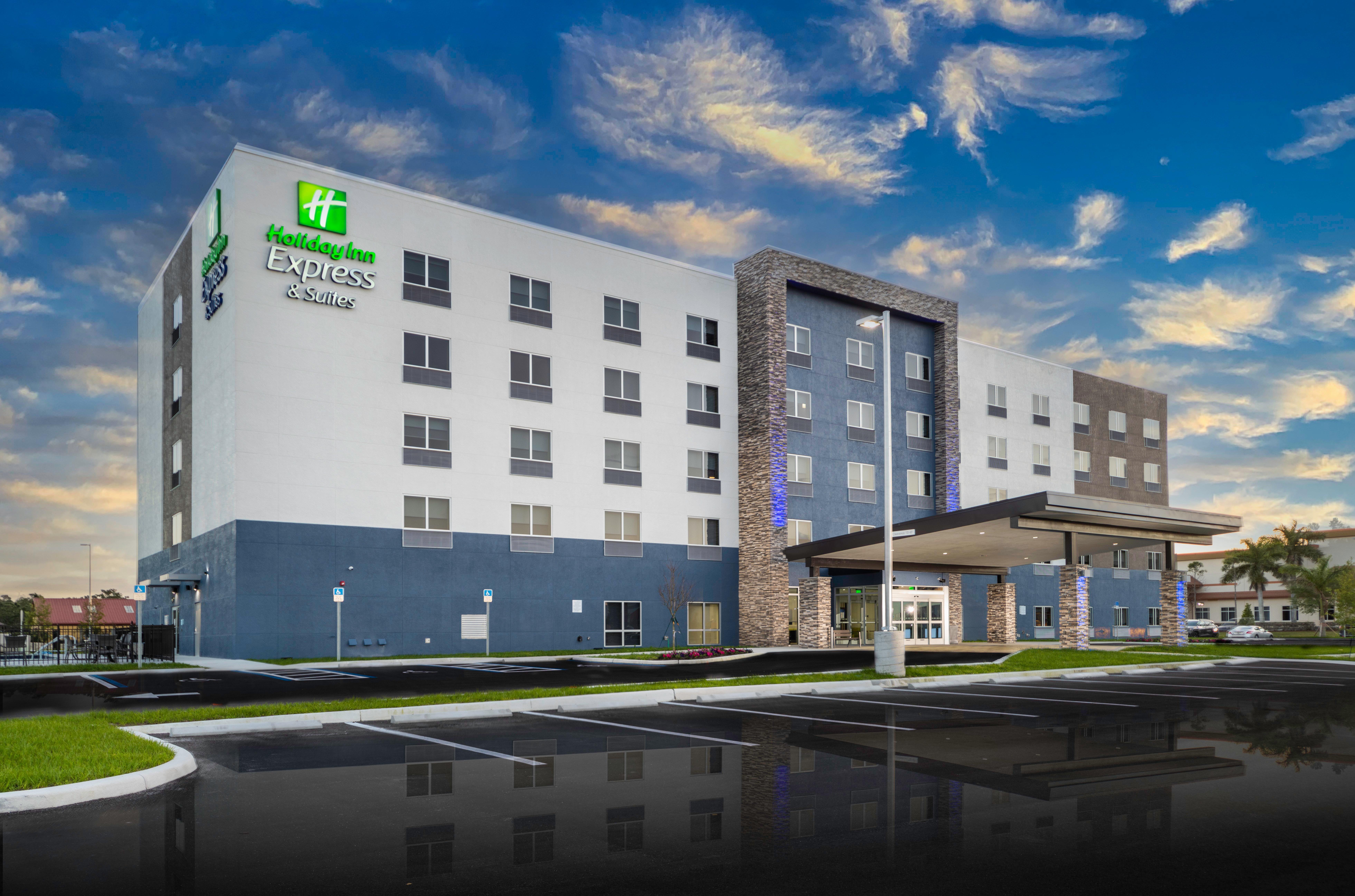 Holiday Inn Express & Suites - Fort Myers Airport By Ihg Eksteriør billede