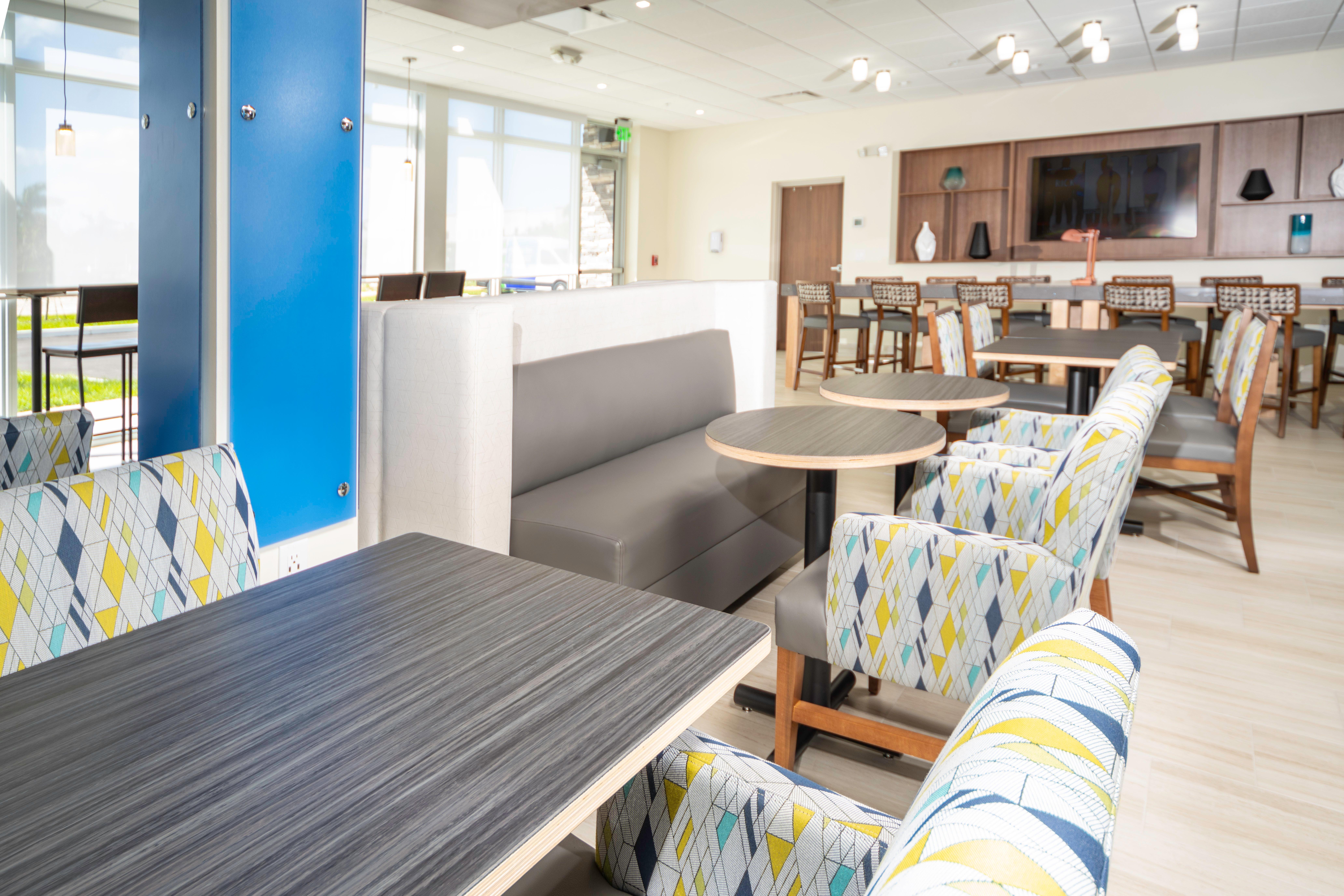 Holiday Inn Express & Suites - Fort Myers Airport By Ihg Eksteriør billede